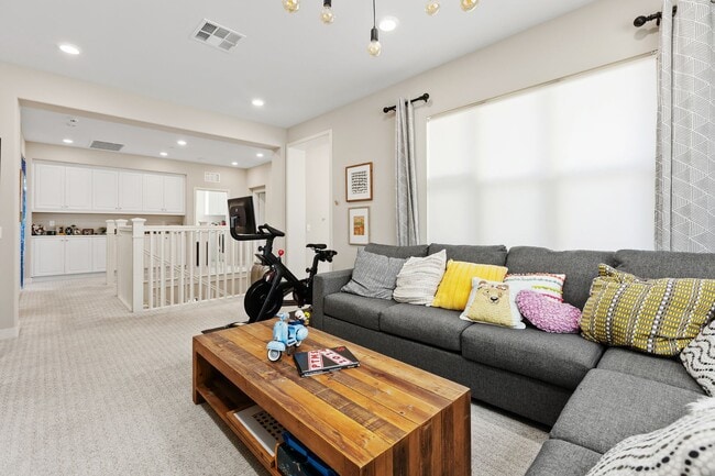 Building Photo - Beautiful 5 bedroom home in Heart of Carme...