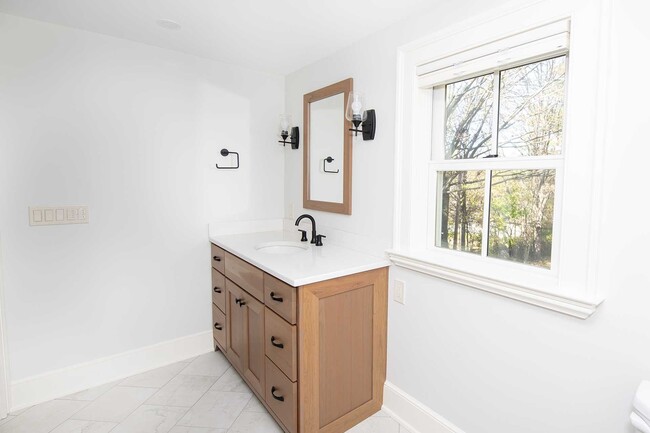 Building Photo - 39 MERRITT Ave