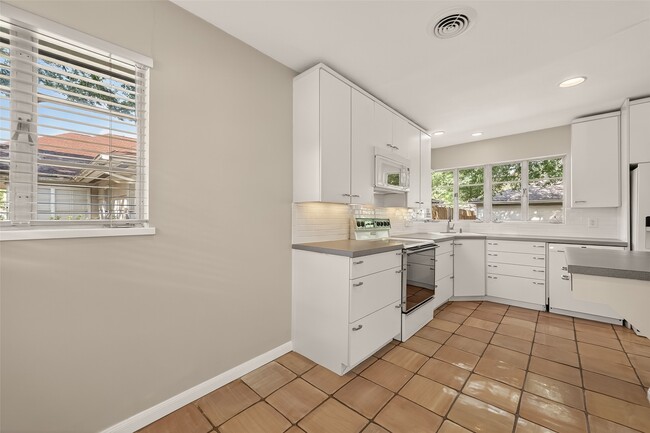 Building Photo - 3314 Westridge St