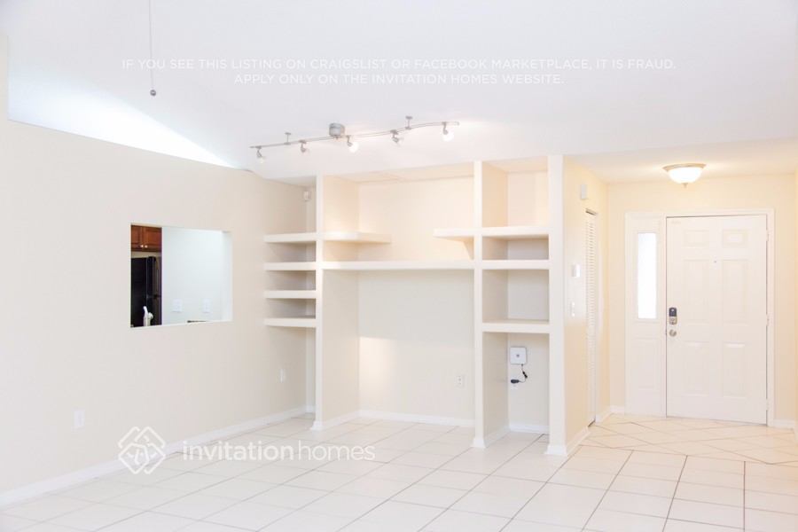 Building Photo - 7814 34th Ct E