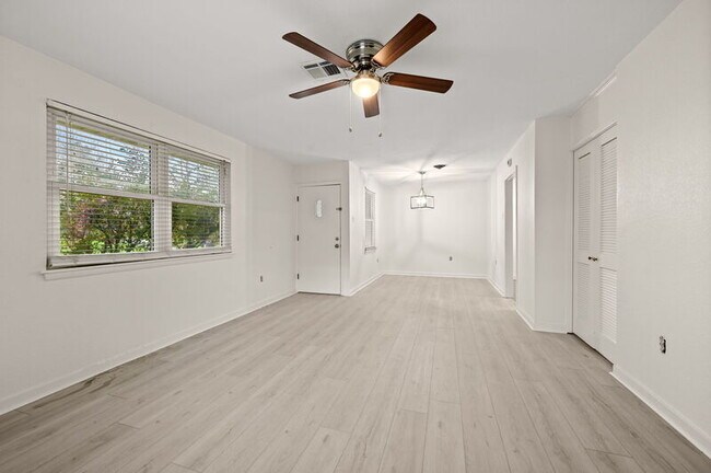 Building Photo - 8955 Alma Dr