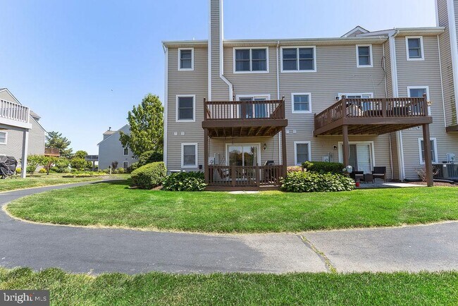 Building Photo - 400 Schooner Way