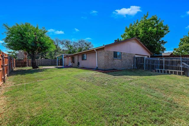 Building Photo - 801 Meadowlark Dr