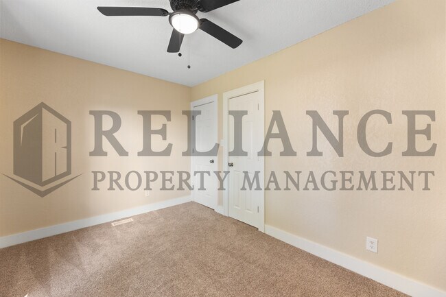 Building Photo - 221 N Walnut St