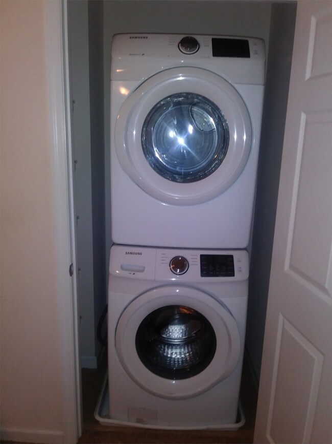 Building Photo - 1438 Chelsea Dr