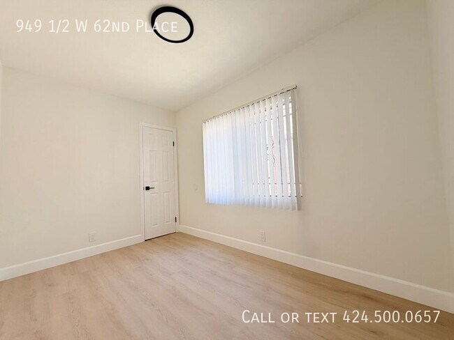 Building Photo - 949 1/2 W 62nd Place-