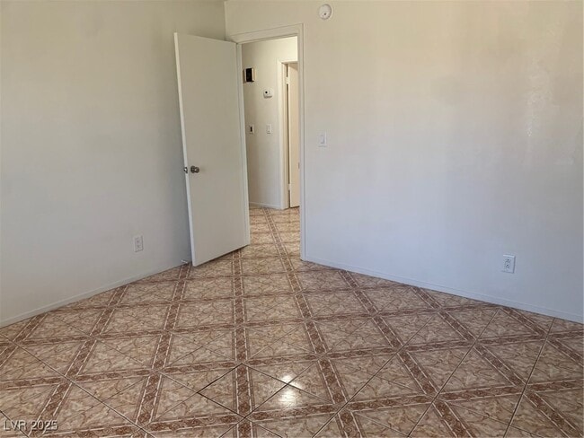 Building Photo - 716 Round Table Dr