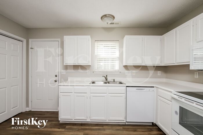 Building Photo - 3400 Fernstone Cir