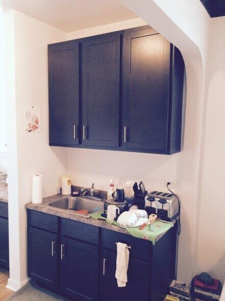 Building Photo - 2520 N Sawyer Ave