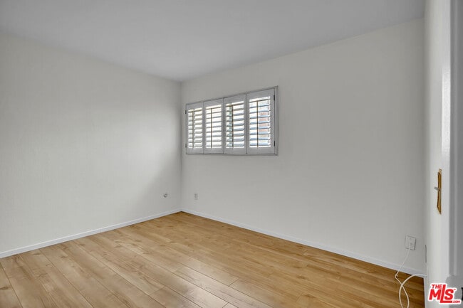 Building Photo - 620 N Kenwood St