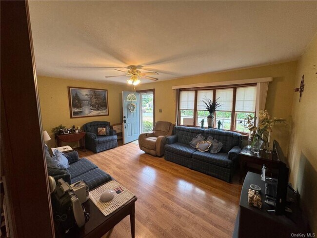 Building Photo - 74 Reld Dr