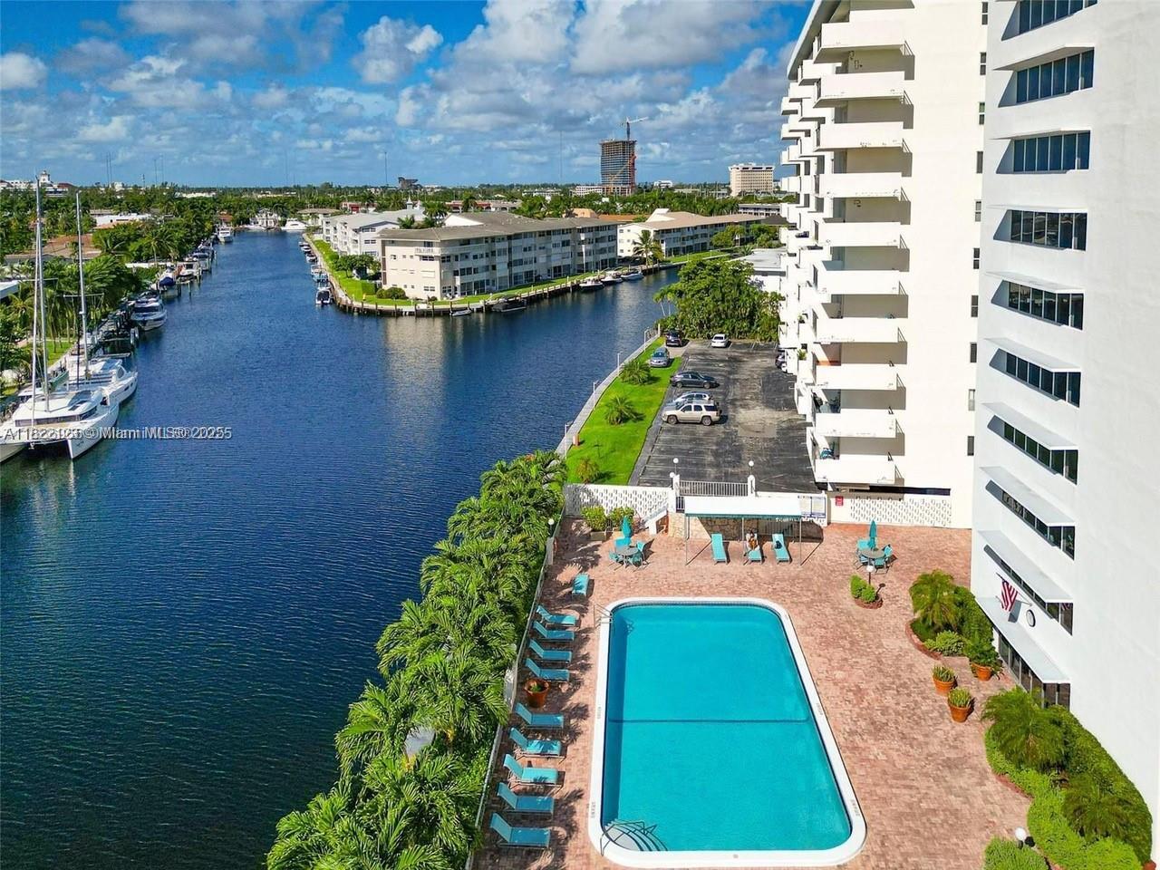 Building Photo - 401 Golden Isles Dr