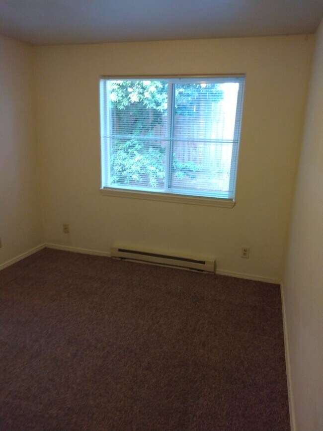 Building Photo - 1344br