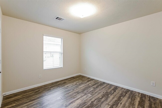 Building Photo - 5751 Kyle Cove Dr