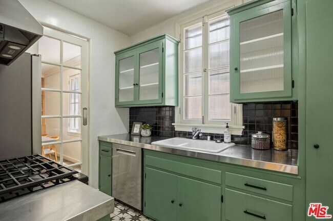 Building Photo - 1345 Hayworth Ave