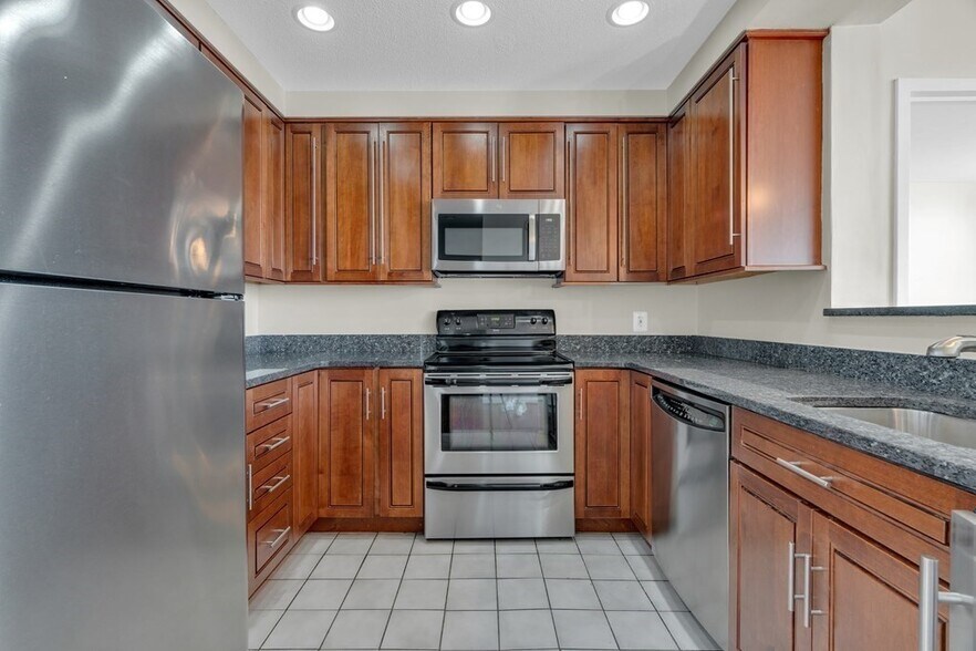 Building Photo - 151 Orleans St