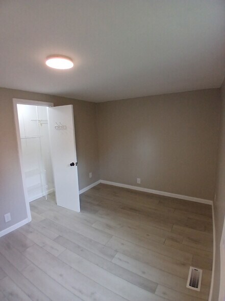 Building Photo - 2301 N Rosewood Ave