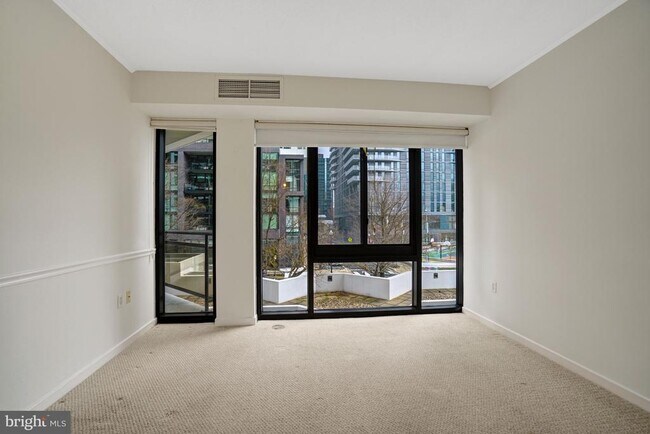 Building Photo - 1530 Key Blvd