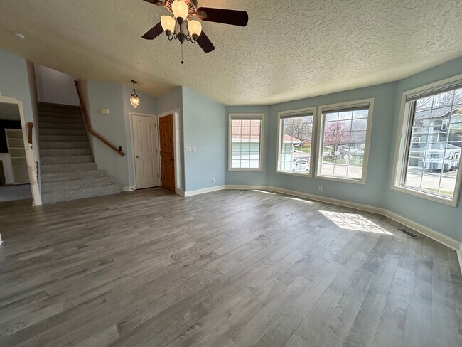 Building Photo - Gorgeous 5 bedroom 3 bathroom Home In Eagle