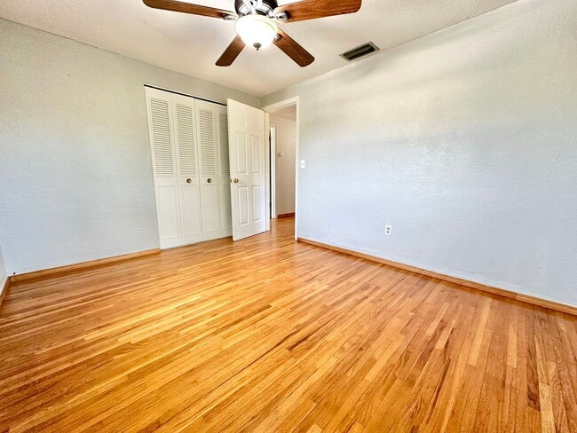 Building Photo - DeLand POOL-home: 4Bedrooms/2Baths - Perfect for family living!
