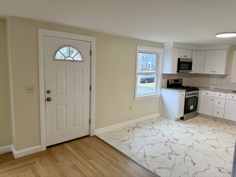 Building Photo - 160 Plantation Dr