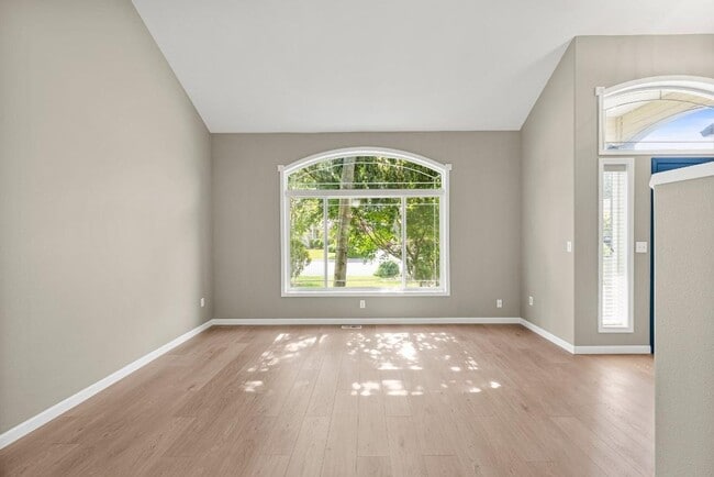 Building Photo - Spacious Sunrise Home for Rent in Puyallup...