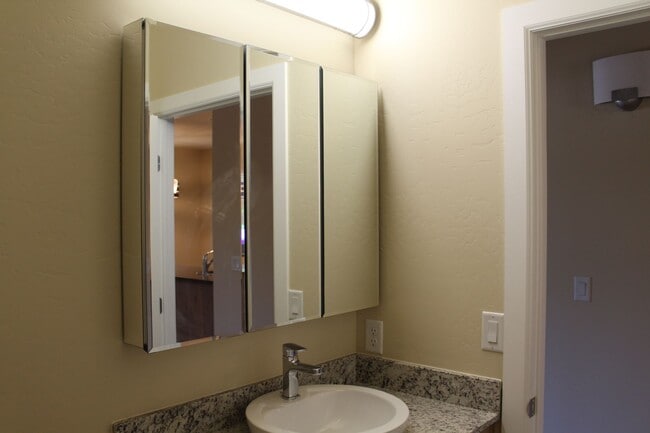 Building Photo - Bison Cove Unit A6