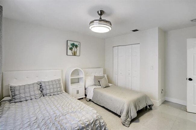 Building Photo - 1129 NE 2nd Ave