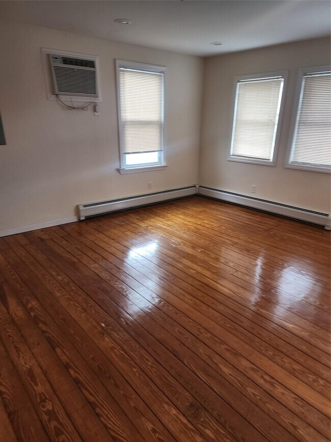 Building Photo - 632 Piermont Ave