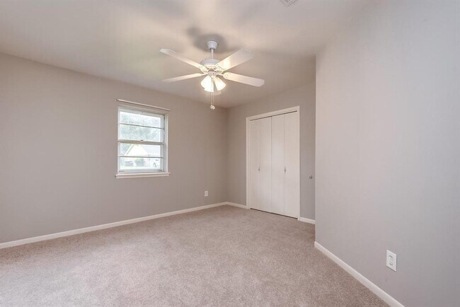 Building Photo - 810 Borden St
