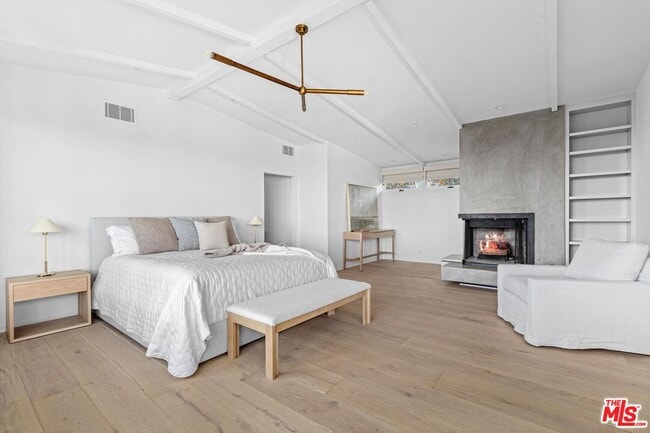 Building Photo - 1514 Sorrento Dr