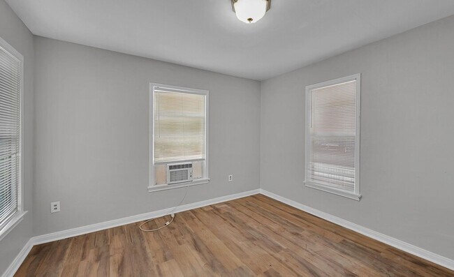 Building Photo - 2712 Mitchell Ave