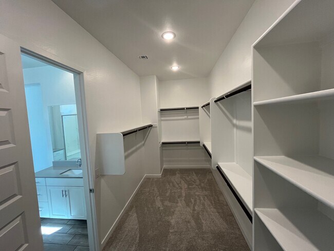 Building Photo - 442 S Jacana Ln