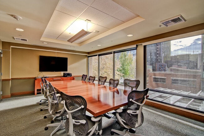 Building Photo - Great 2bd/2ba modern town home located in the center of South Lake Union W/S/G and ( 2) parking s...