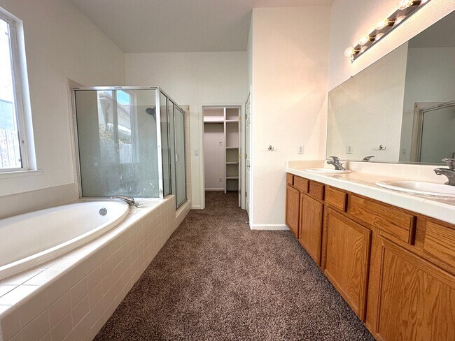 Building Photo - 3545 Laguna Ct
