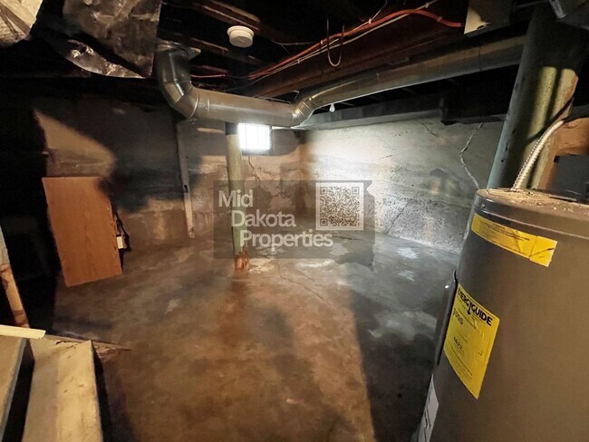 Building Photo - 723 W 5th- 2 bedroom House