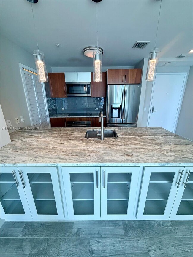 Building Photo - 300 S Biscayne Blvd