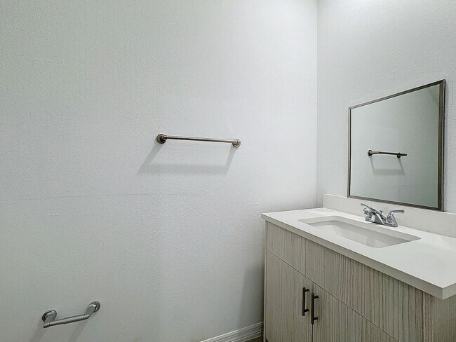 Building Photo - Townhouse For Lease in Saint Cloud