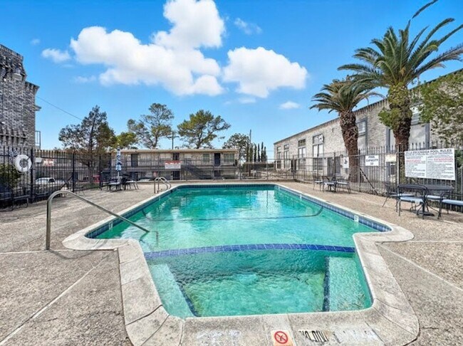 Building Photo - 6700 Escondido Dr