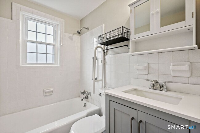 Building Photo - 575 S Main St