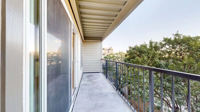 Building Photo - 704 Presidio Ave