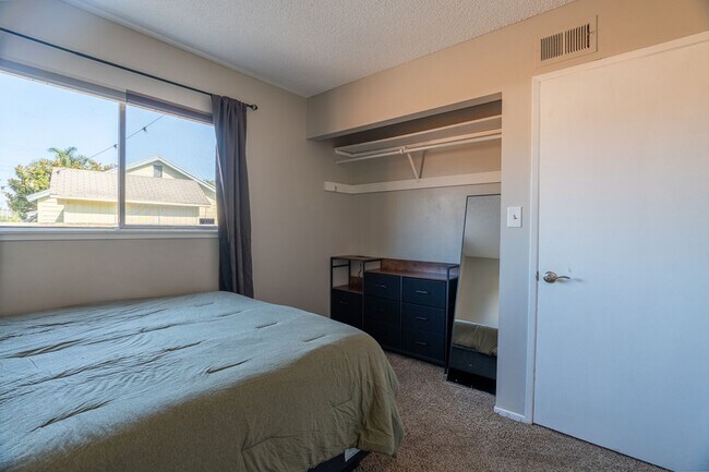 Building Photo - Furnished 4BR Oceanside Retreat w/ Pool Table, Home Gym & Utilities Included