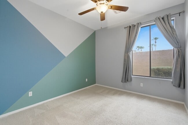 Building Photo - 851 S Fern Ct