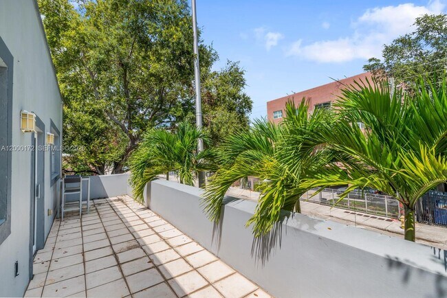 Building Photo - 536 NE 62nd St