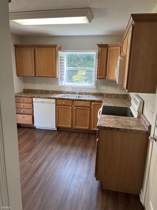 Building Photo - 3 br, 2 bath House - 2550 Louisville Boatd...