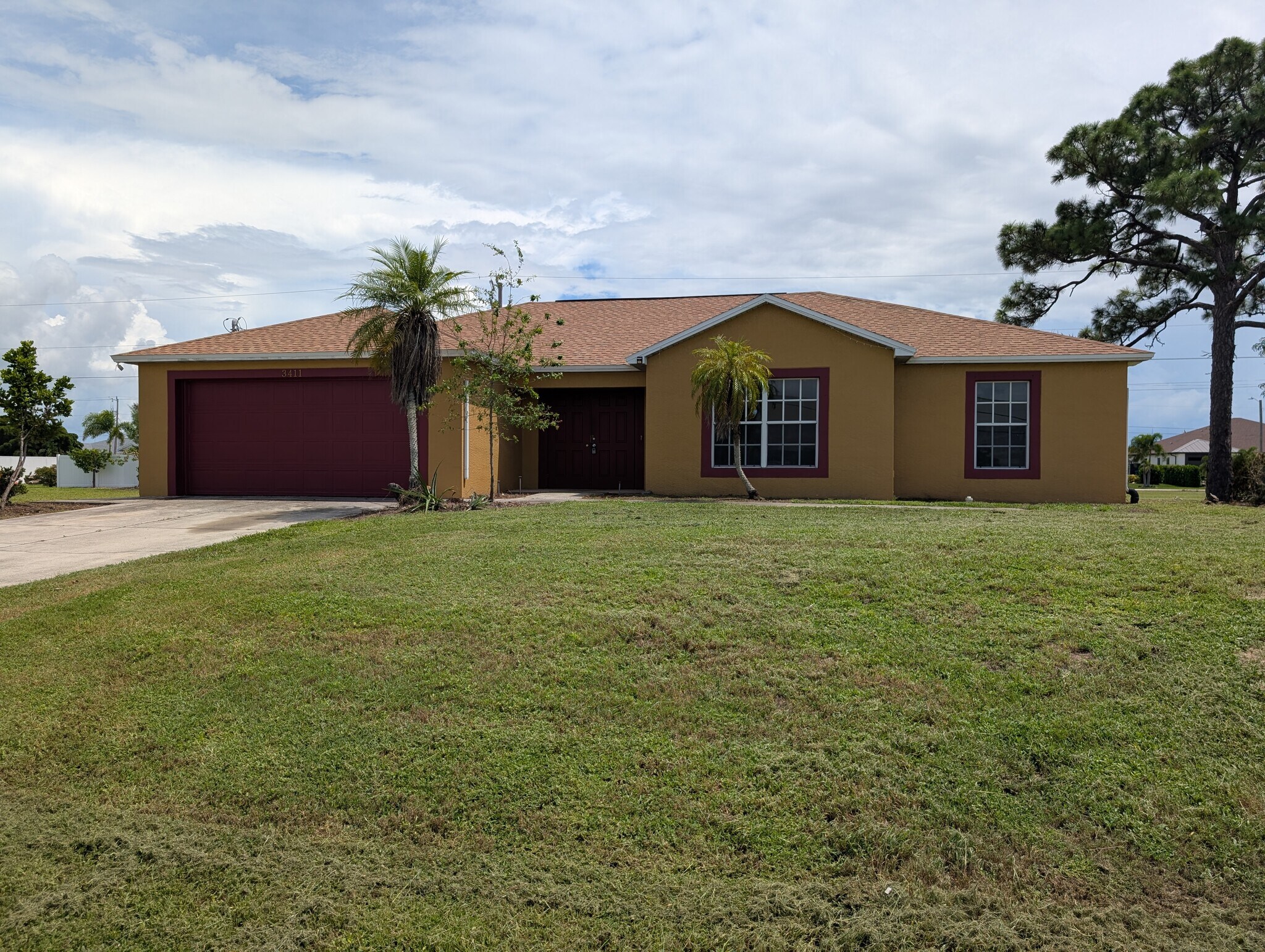 Building Photo - 3411 Chiquita Blvd S