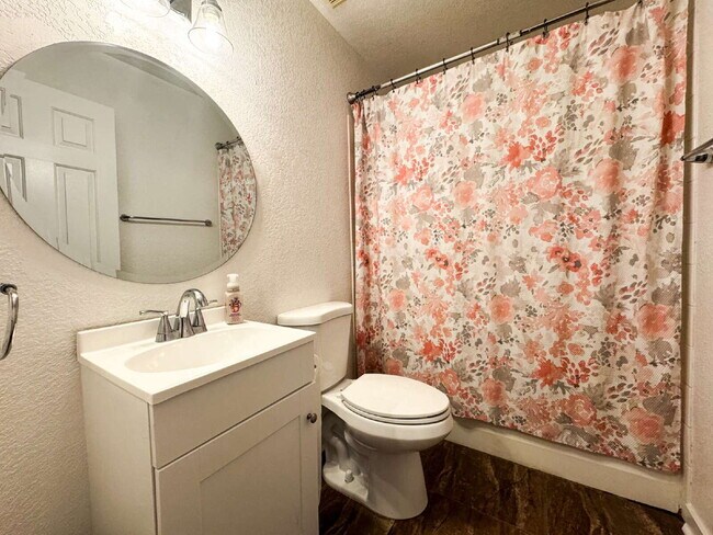 Building Photo - "Charming 3-Bedroom, 2 Bathroom Pool Home in Ocotillo!" HALF OFF FIRST MONTH'S RENT IF A LEASE IS...