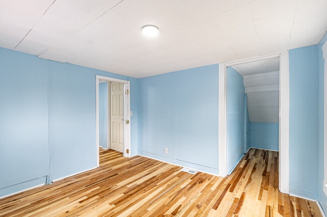 Building Photo - 83 Ridgeway Ave