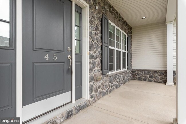 Building Photo - 45 Danbury Dr