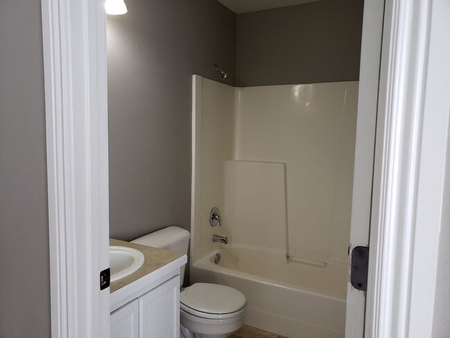 Building Photo - 3 Bed 2.5 Bath House